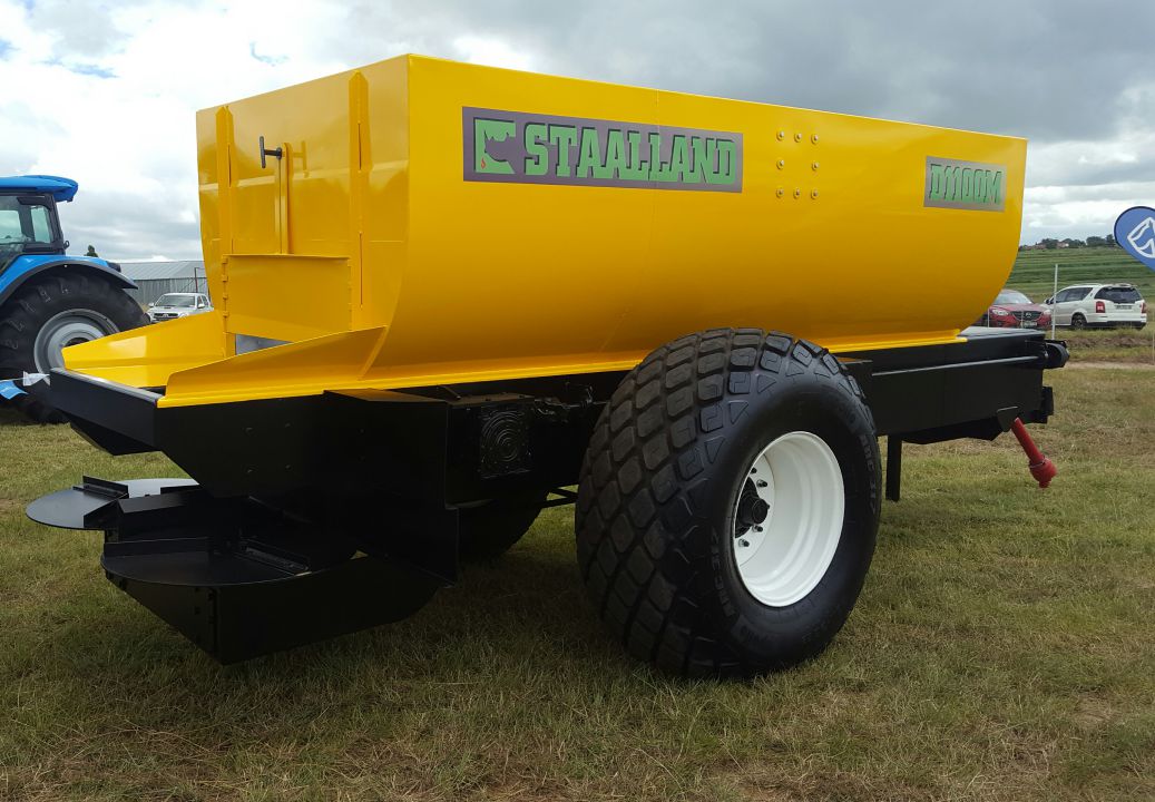 D1100M MANURE SPREADER 4